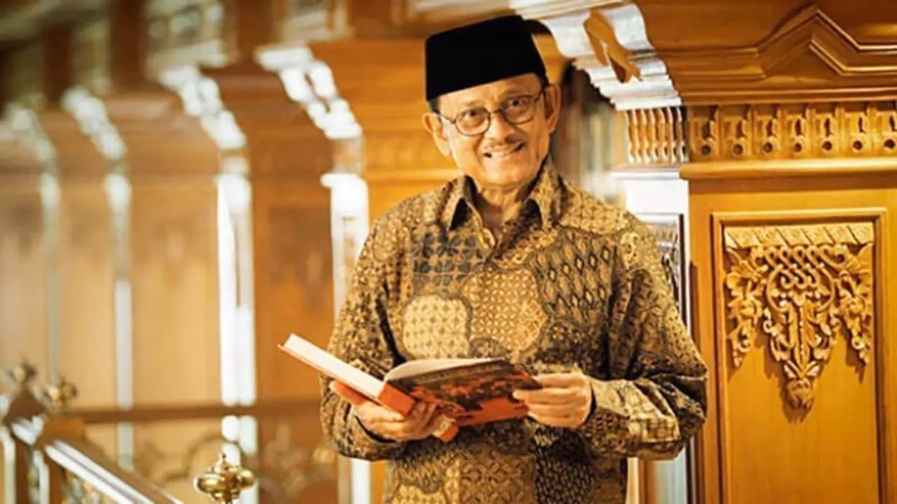 Bacharuddin Jusuf Habibie Memang Tak Tergantikan