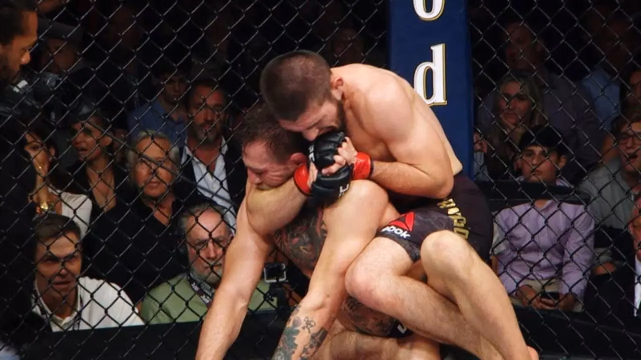 Khabib Nurmagomedov Cekik Conor McGregor